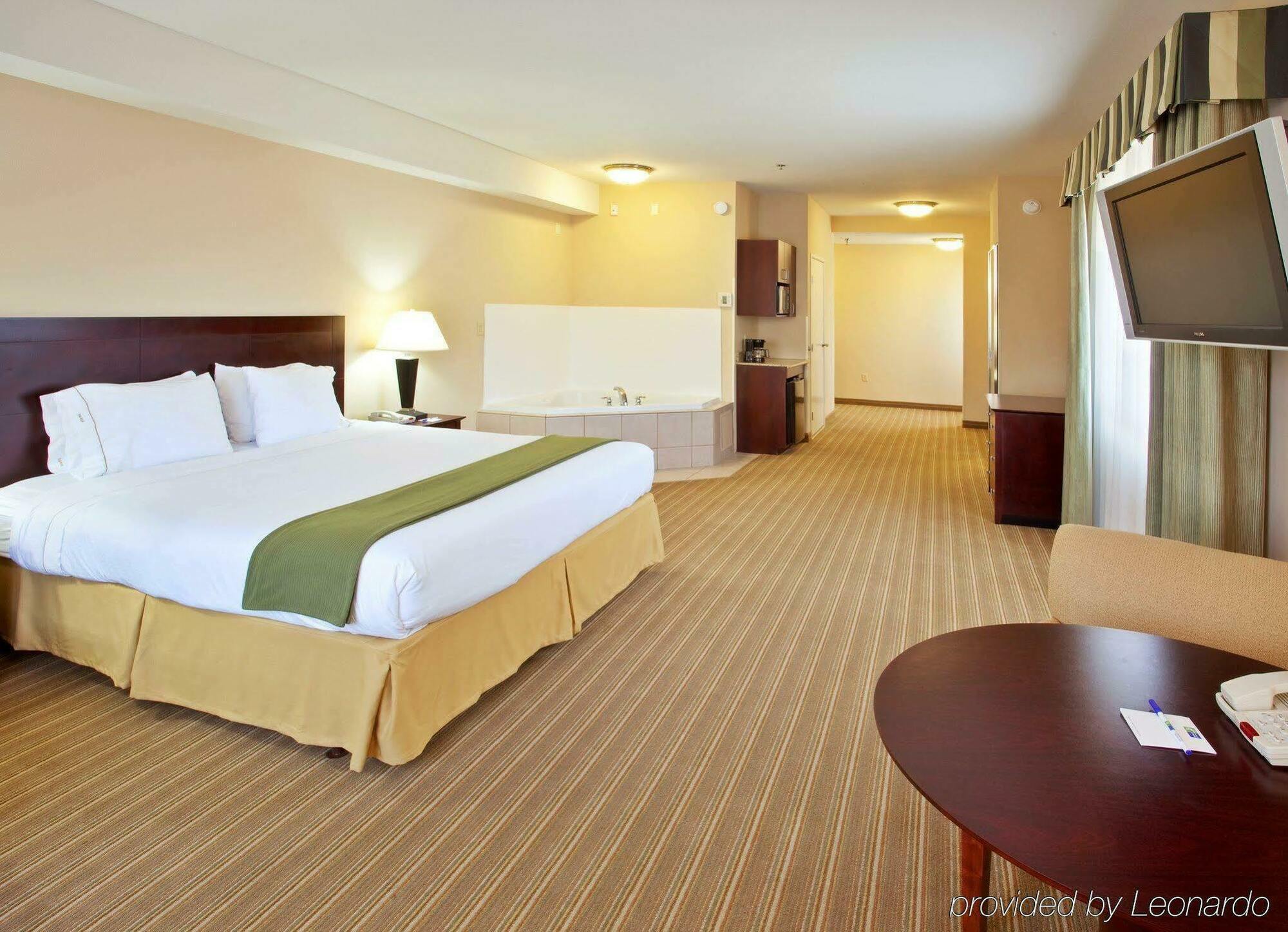 Holiday Inn Express Fresno River Park Highway 41 By Ihg Exterior photo
